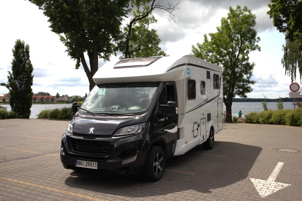 Kamper 4 osobowy Peugeot Bailey kamper na wynajem 4 osobowy bailey półintegra ostróda main